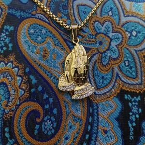 18K Gold Plated Prayer Hands 🙏Pendant Necklace with Crystals